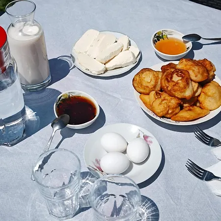 Bujtina Kodra * テス